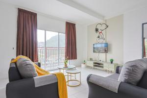 TV a/nebo společenská místnost v ubytování Mario-Inspired Highlands Escape Family Homestay Clover Home 5-20