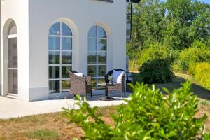 Ein Garten an der Unterkunft Residenz am Balmer See - BS 37H mit Wellnessbereich