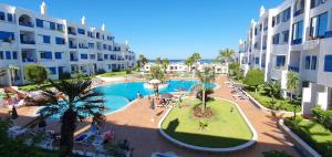 Bassein majutusasutuses Bel Appartament vue Sur la piscine kabila Z1 või selle lähedal +26 fotot