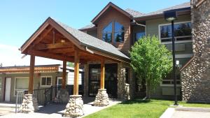 Elkwater Lake Lodge and Resort