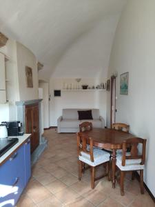 a kitchen with a table and chairs and a couch at Dimora Fenni in Monte Isola