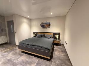 Postel nebo postele na pokoji v ubytování Heidis Ferienoase + 42 fotografií