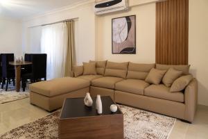 a living room with a couch and a table at Settle Inn South 90 Apartments in Cairo