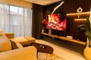 Photo de la galerie de l'établissement Luxury 2 Bedroom Apartment, Located in Admiralty way, Lekki Phase 1, à Lagos