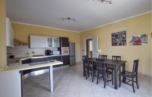Η κουζίνα ή μικρή κουζίνα στο Lovely Apartment In Nicotera Marina With Wifi