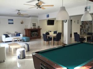 Телевизор и/или развлекательный центр в Hotel Antares