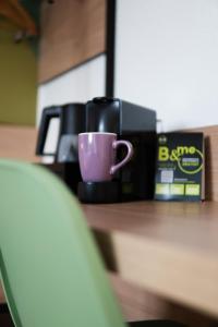 Set per la preparazione di tè e caffè presso B&B HOTEL Mons Gare