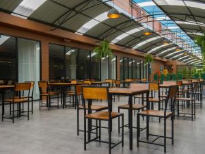 素万那普埃查普特尔酒店餐厅或其他用餐的地方