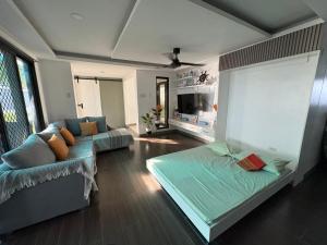 Gallery image of Casa Anaya Vacation Beachfront Home in Toledo City