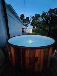 a hot tub in a barrel with a candle in it at La Petite bohéme with free parking in Stockholm