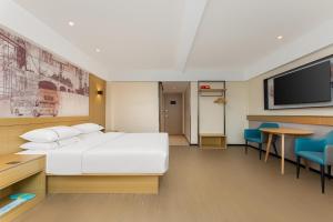 Postel nebo postele na pokoji v ubytování City Comfort Inn Shiyan Yunxi Huangshan Park Branch