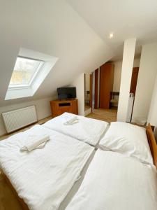 Ένα ή περισσότερα κρεβάτια σε δωμάτιο στο Apartmány Aurelius