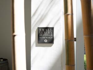 Ein Zertifikat, Auszeichnung, Logo oder anderes Dokument, das in der Unterkunft CUVEE J2 HOTEL OSAKA by Onko Chishin ausgestellt ist