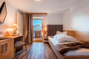 Postel nebo postele na pokoji v ubytování Hotel Alpenfrieden + 23 fotografií