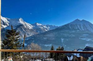 Vue générale sur la montagne ou vue sur la montagne depuis l'appartement