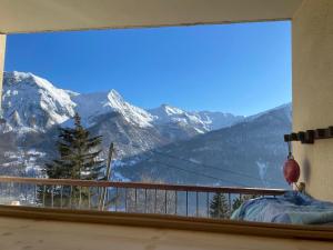 Vue générale sur la montagne ou vue sur la montagne depuis l'appartement