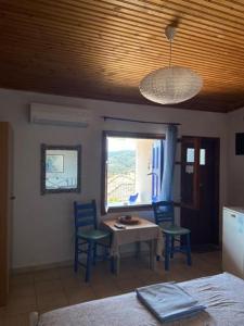 Postel nebo postele na pokoji v ubytování Stamatis Rooms