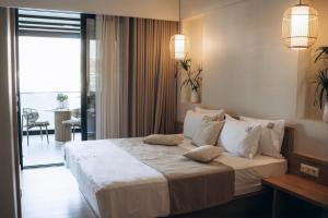 Ein Bett oder Betten in einem Zimmer der Unterkunft Rea Boutique Hotel