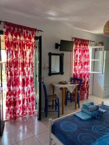 Postel nebo postele na pokoji v ubytování Stamatis Rooms