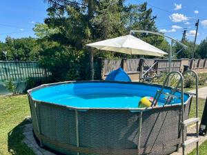 Swimmingpoolen hos eller tæt på PusztánJó Vendégház + 56 billeder