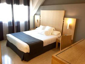Posteľ alebo postele v izbe v ubytovaní Hotel Faro Salazón
