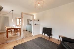 a living room with a table and a kitchen at GERN Magnolie in Unterwössen