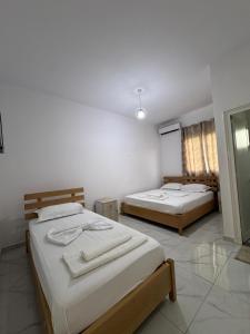 Postel nebo postele na pokoji v ubytování Hotel A & V Dodani