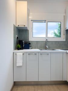 Kuchyň nebo kuchyňský kout v ubytování 111 - Beachside Renovated 1BR apt 5 min from Beach