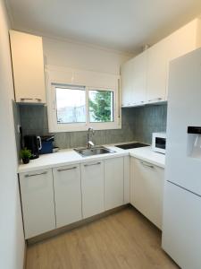 Kuchyň nebo kuchyňský kout v ubytování 111 - Beachside Renovated 1BR apt 5 min from Beach