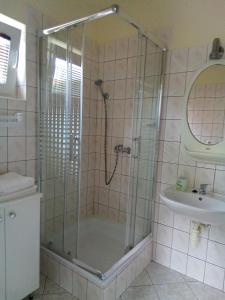 Kúpeľňa v ubytovaní Akácfa Hortenzia Apartman