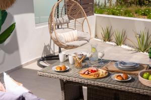 Gallery image of Blue Horizon Seaside Suite in Nikiana +20 photos