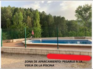 Bazén v ubytovaní Apartamento Rural Sierra de Segura alebo v jeho blízkosti