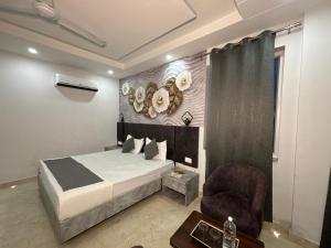 Paramhans Hotel客房内的一张或多张床位