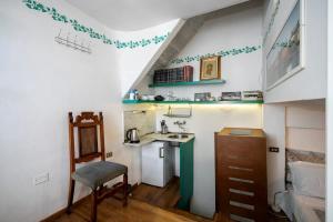 a small kitchen with a sink in a room at 12 Duomo - Monolocale centrale e silenzioso in Florence