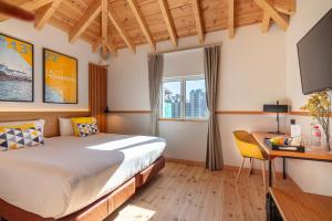 Sercotel El Balcón de la Bahía Suites客房内的一张或多张床位