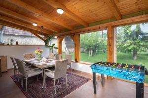 Stolní tenis v ubytování Apartmány Danka nebo okolí