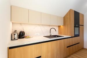 Foto dalla galleria di Sunny Green Escape - Apartment with Terrace a Lesce Altre 23 foto