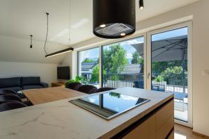 Foto dalla galleria di Sunny Green Escape - Apartment with Terrace a Lesce