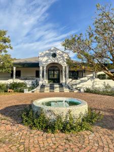 a building with a fountain in front of it at Huguenot House in Franschhoek