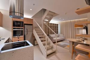 Köök või kööginurk majutusasutuses Cobertura Duplex Luxuosa no Hotel Fusion