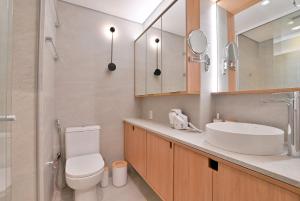 Vannituba majutusasutuses Cobertura Duplex Luxuosa no Hotel Fusion +33 fotot