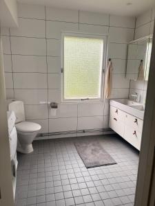Ένα μπάνιο στο Villa med 4 sovrum