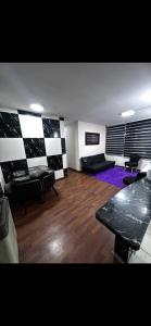 a living room with a checkered wall at Viña del Mar in Viña del Mar