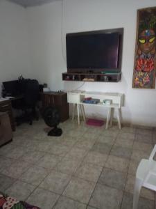 Μια τηλεόραση ή/και κέντρο ψυχαγωγίας στο Casa da Diversidade para todos +2 φωτογραφίες