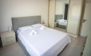Postel nebo postele na pokoji v ubytování Orchid Apartment
