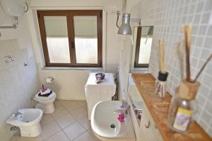 Kúpeľňa v ubytovaní Casa Vacanza Tortolì Plus VIII e IX + 16 fotografií
