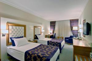 Postel nebo postele na pokoji v ubytování Tugcu Hotel Select + 34 fotografií