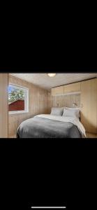 a bedroom with a large bed and a window at Hytte nært lutsivannet in Sandnes