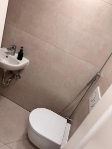 Koupelna v ubytování Traumhaft moderne Einzelzimmer Gemeinschaftsbad- WC
