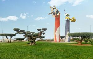 a field with trees and a statue in a park at Encantadora y acogedora casa in San Juan de Moró